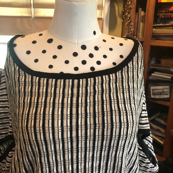 *B2G1* CHIC LAUNDRY BY DESIGN COCOON SWEATER XS! - Picture 2 of 10